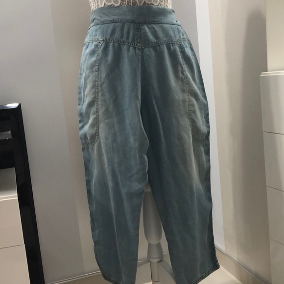 Asymmetric Fly Cropped Jeans by ANNE VALERIE HASH - Picture 4 of 4